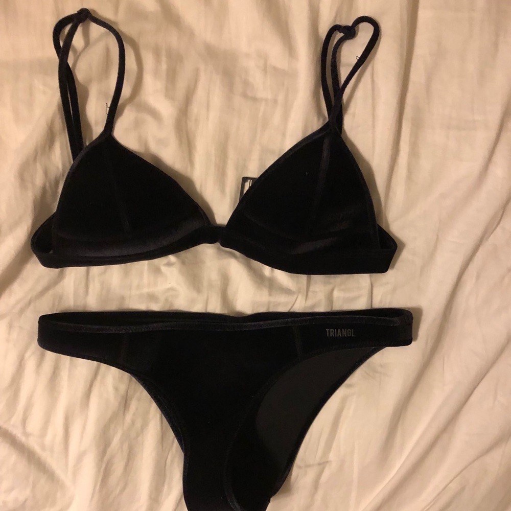 black velvet triangl bikini